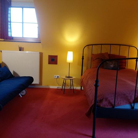 Kemenate Zimmer Gechaichnishof 7Born Maring-Noviand Esterno foto